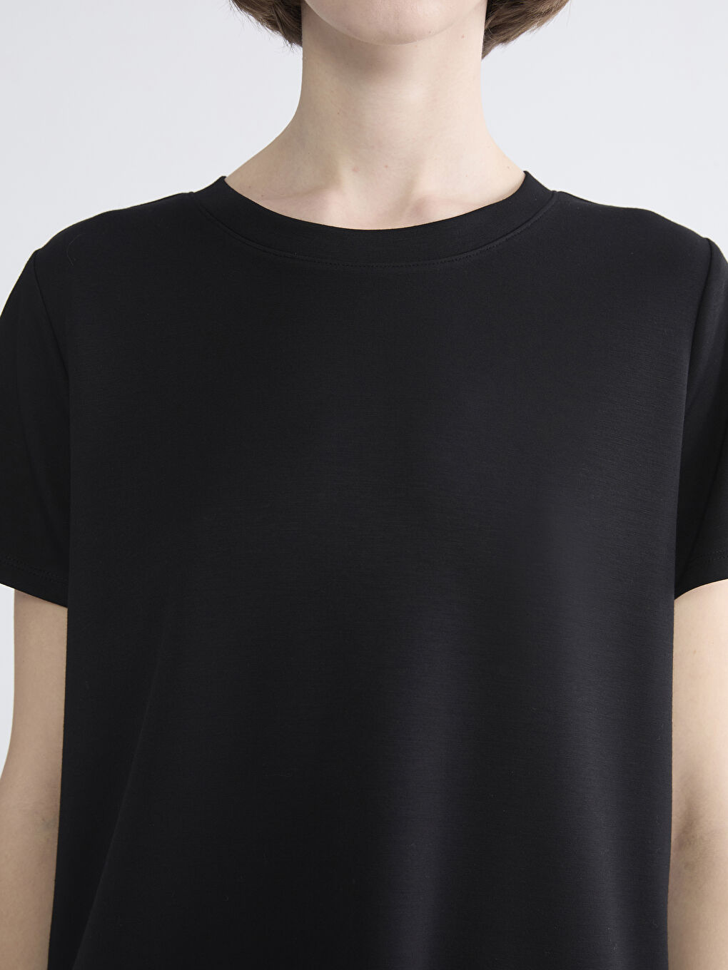 Siyah Bisiklet Yaka Soft Touch Kadın Tişört-2