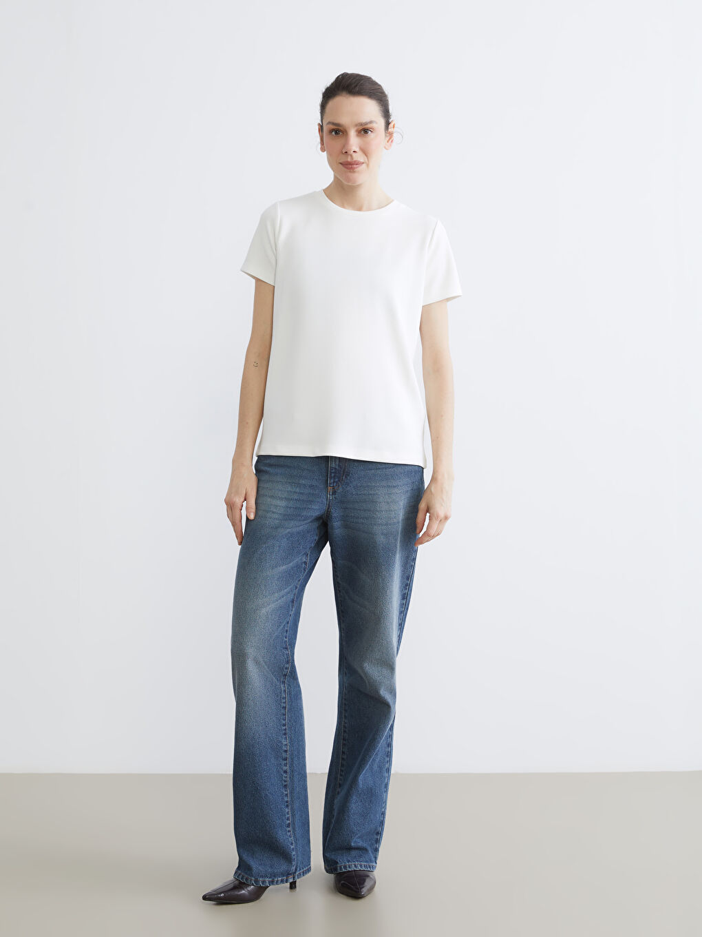 Ekru Bisiklet Yaka Soft Touch Kadın Tişört-1