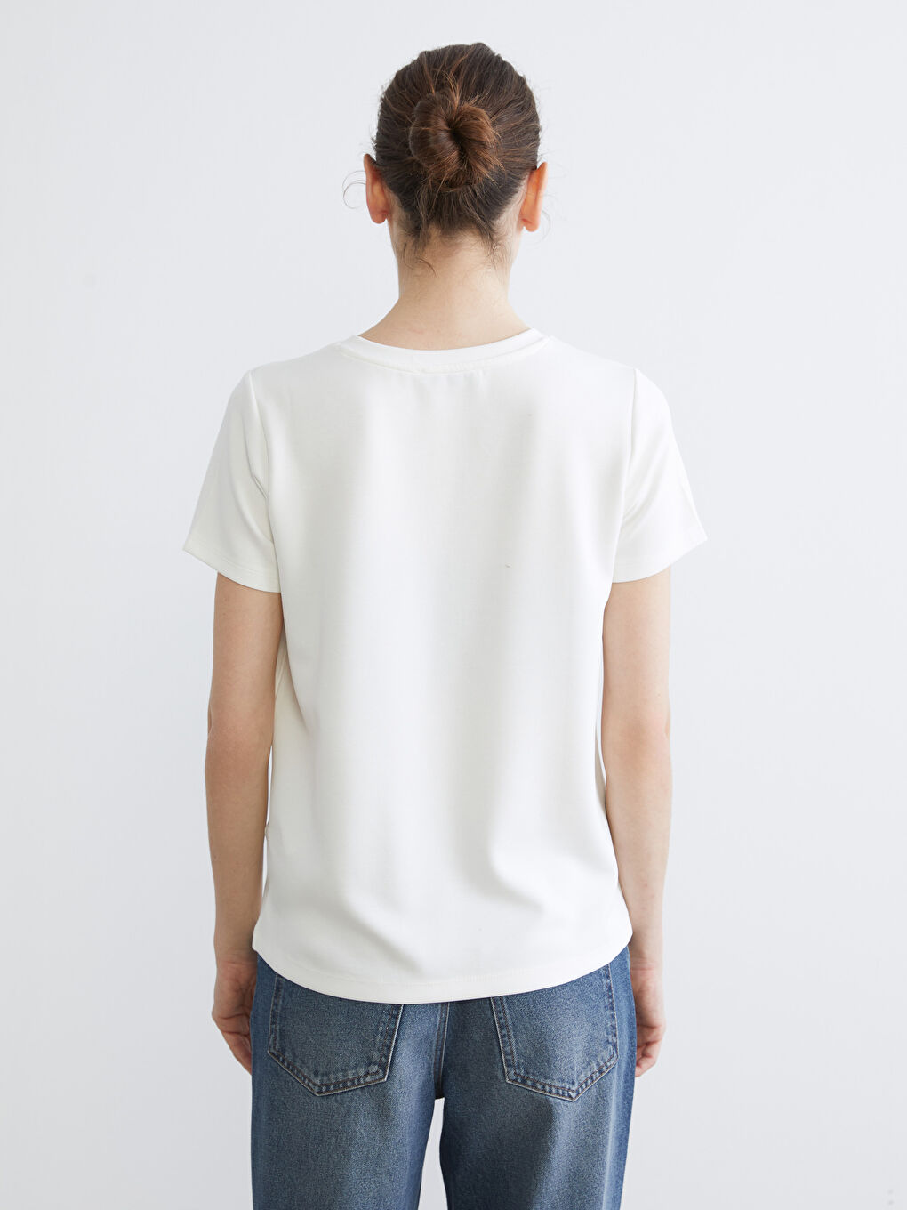 Ekru Bisiklet Yaka Soft Touch Kadın Tişört-3