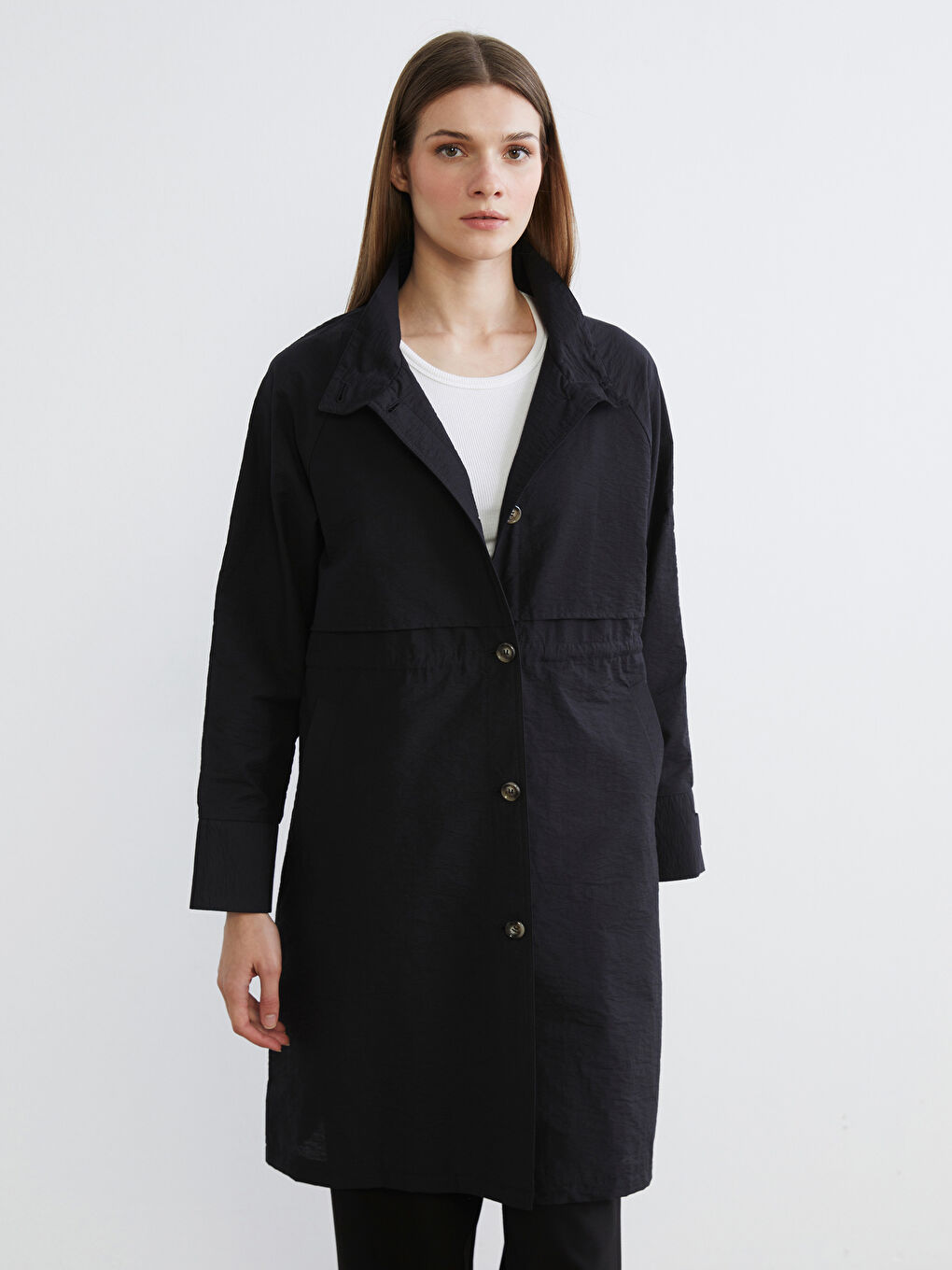 Siyah Gömlek Yaka Kadın Yağmurluk