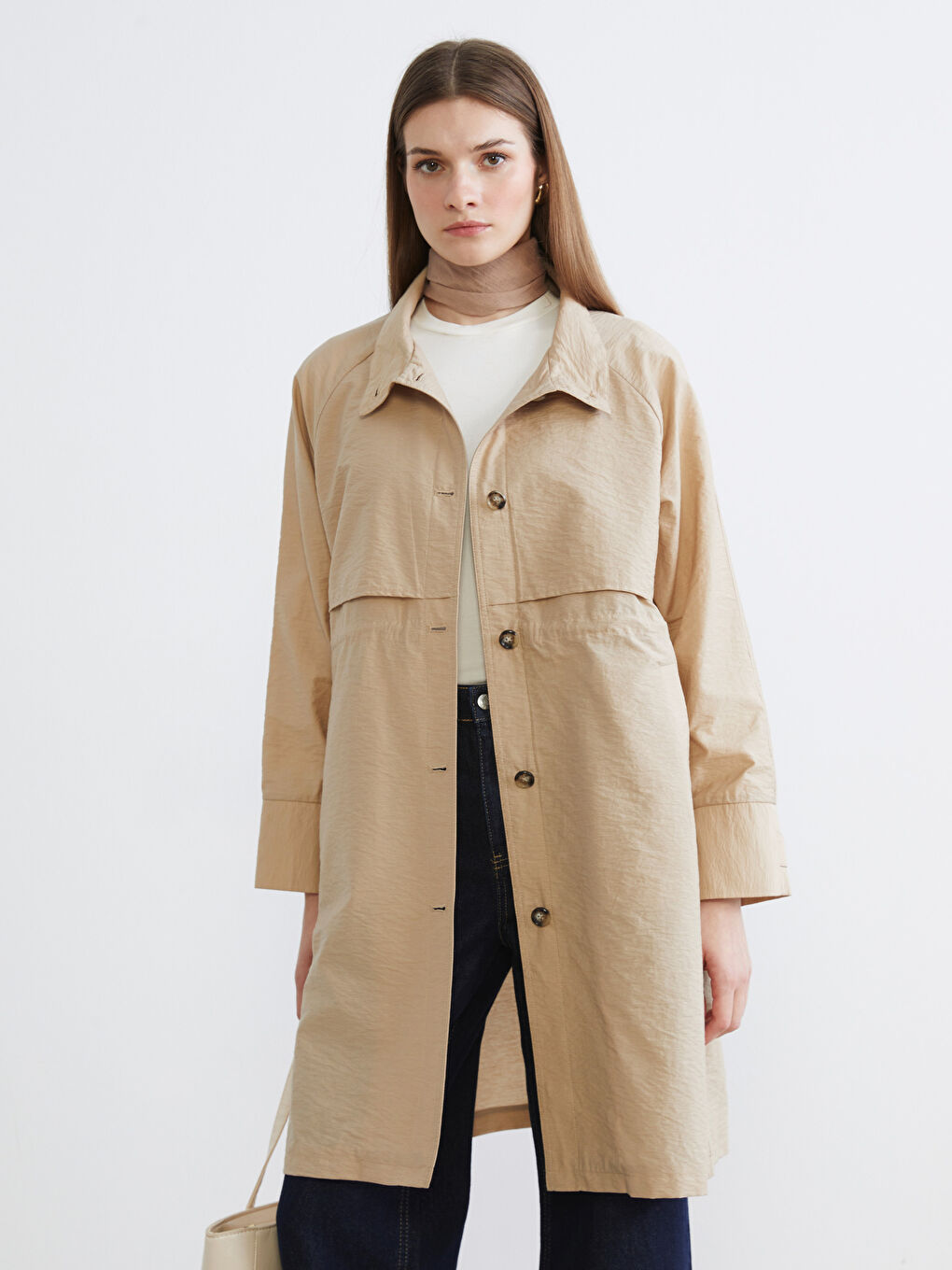 Bej Gömlek Yaka Kadın Yağmurluk