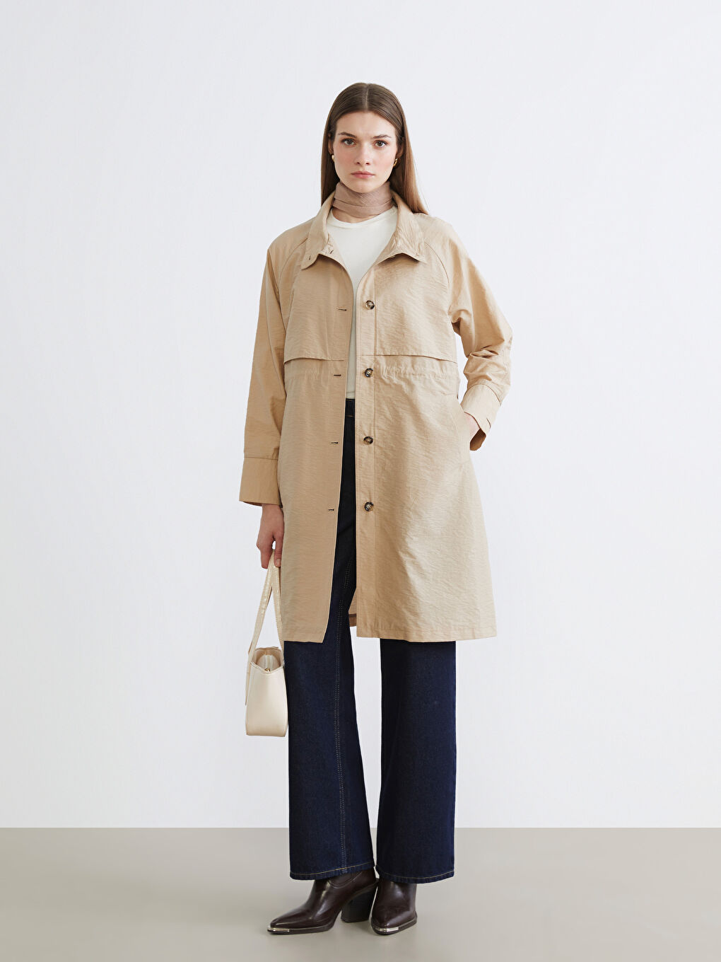 Bej Gömlek Yaka Kadın Yağmurluk-1