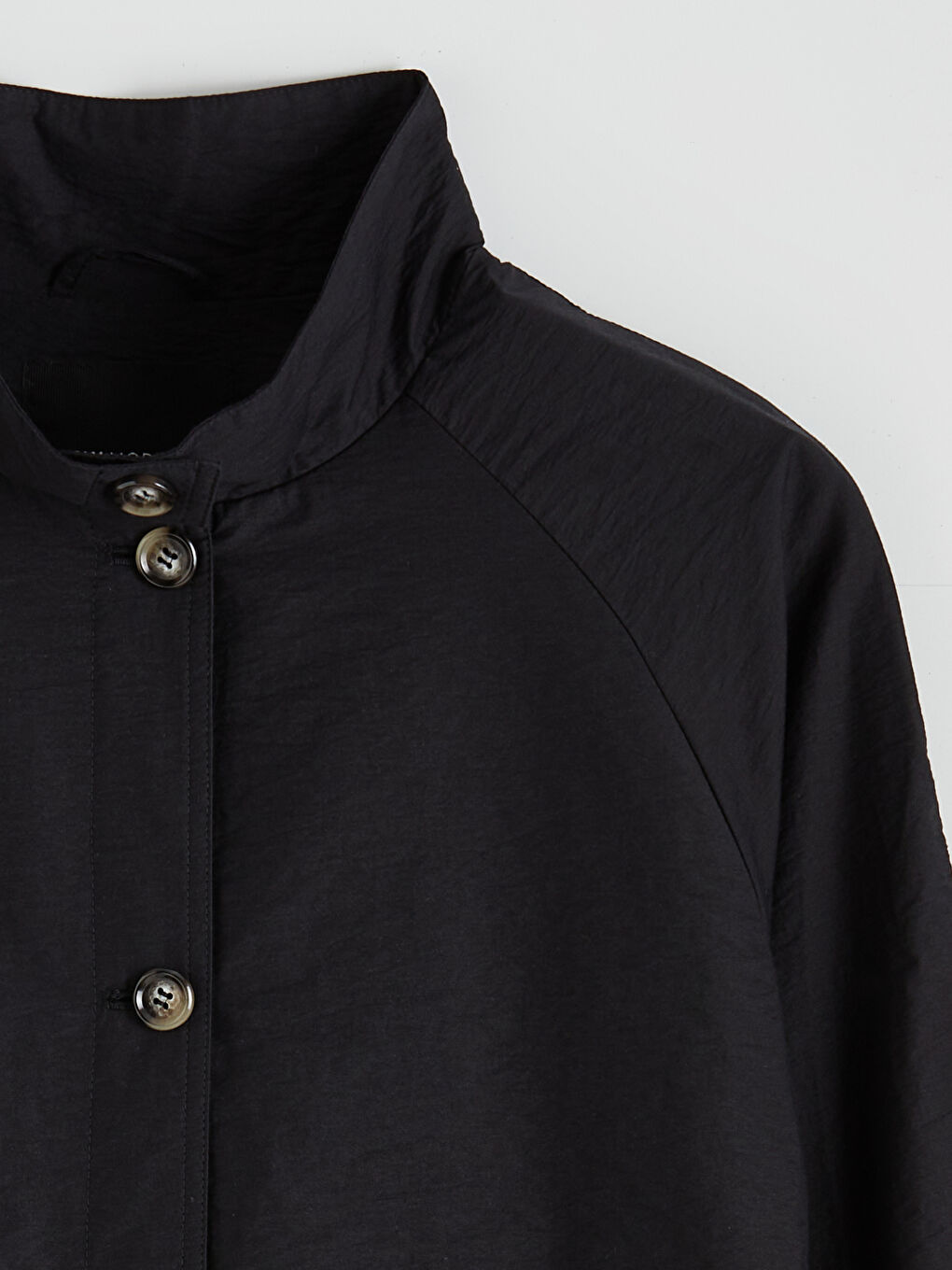 Siyah Gömlek Yaka Kadın Yağmurluk-5