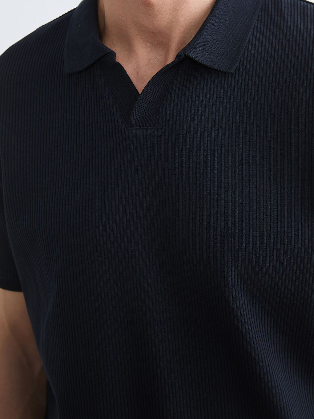 Ерлерге арналған стандартты пішімдегі рельефті жағалы футболка-2