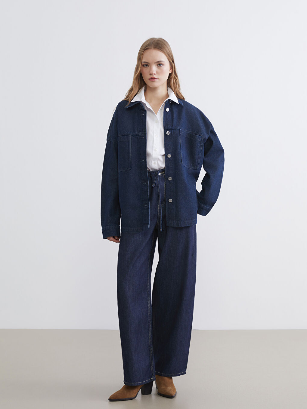 Риза от деним с свободна кройка за жени-1