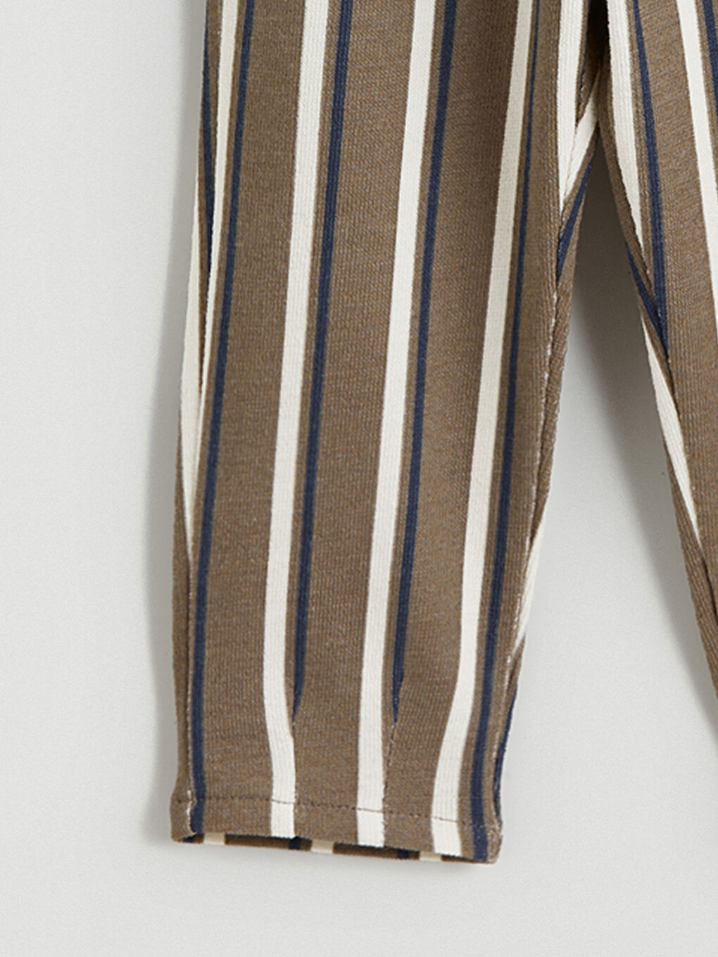 Kahverengi Erkek Bebek Çizgili Askılı Pantolon-2