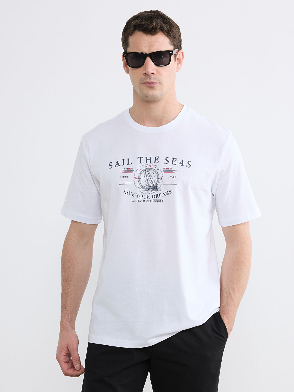 Beyaz Bisiklet Yaka Baskılı Penye Erkek Tişört