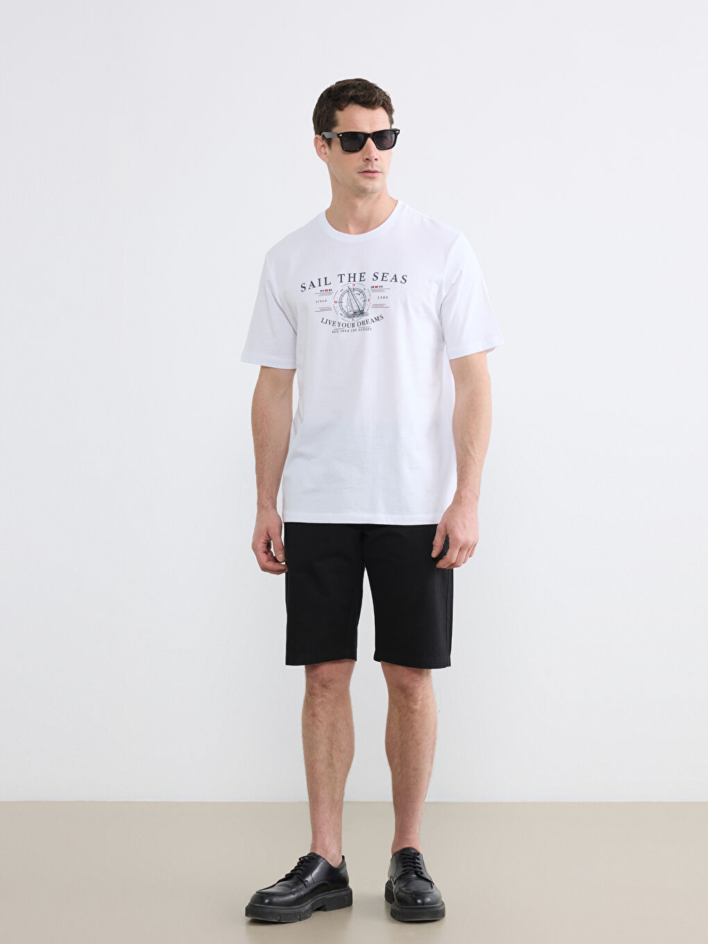 Beyaz Bisiklet Yaka Baskılı Penye Erkek Tişört-1