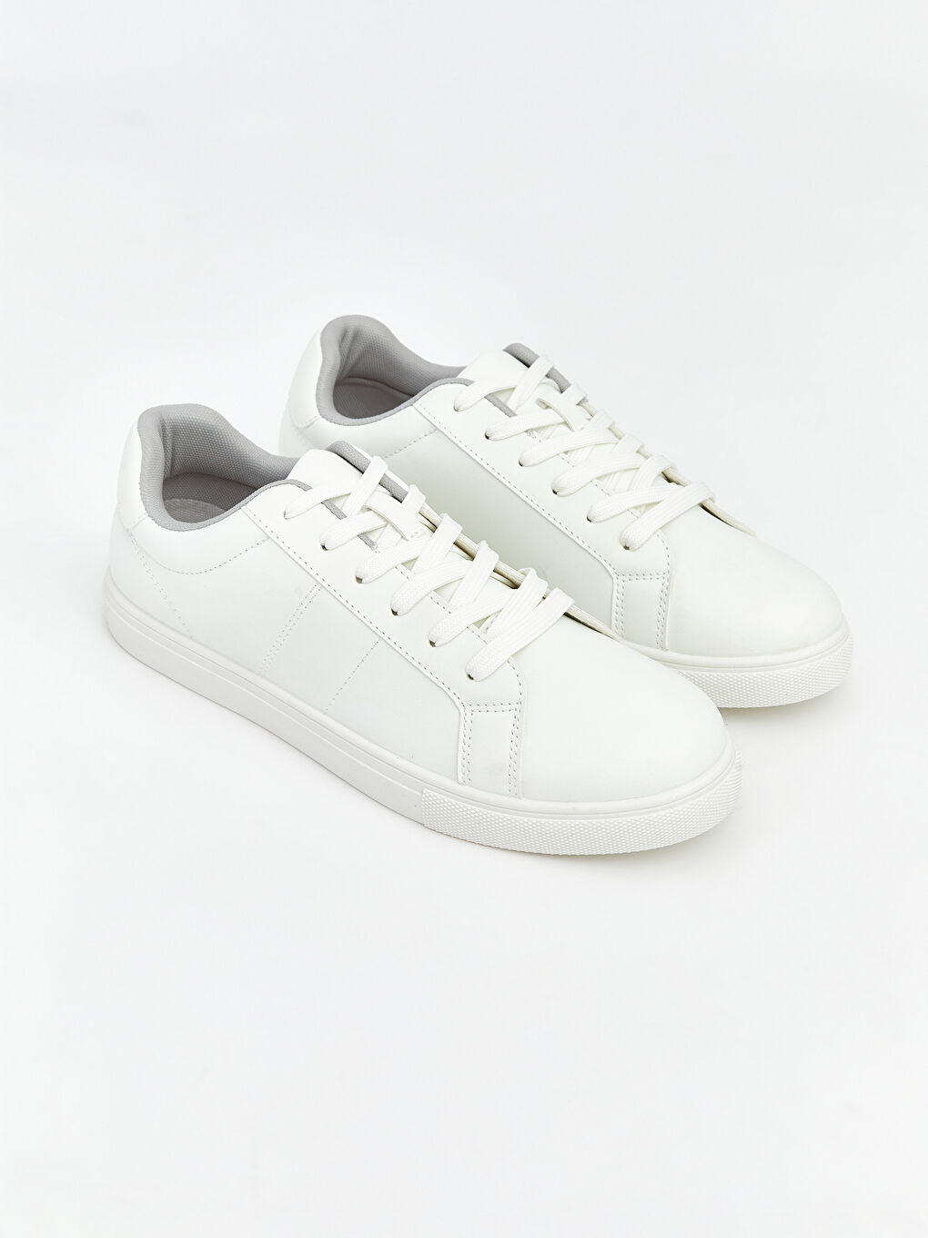 پێڵاوی وەرزشی سپی پیاو