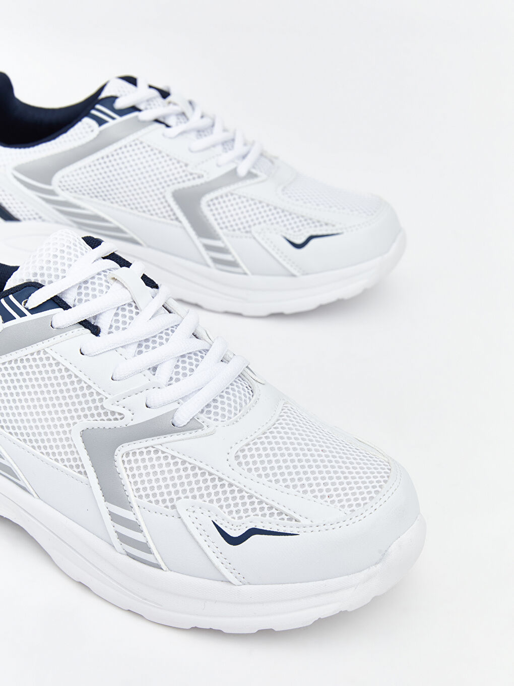 Muške patike na pertlanje sa mrežastim detaljima-2