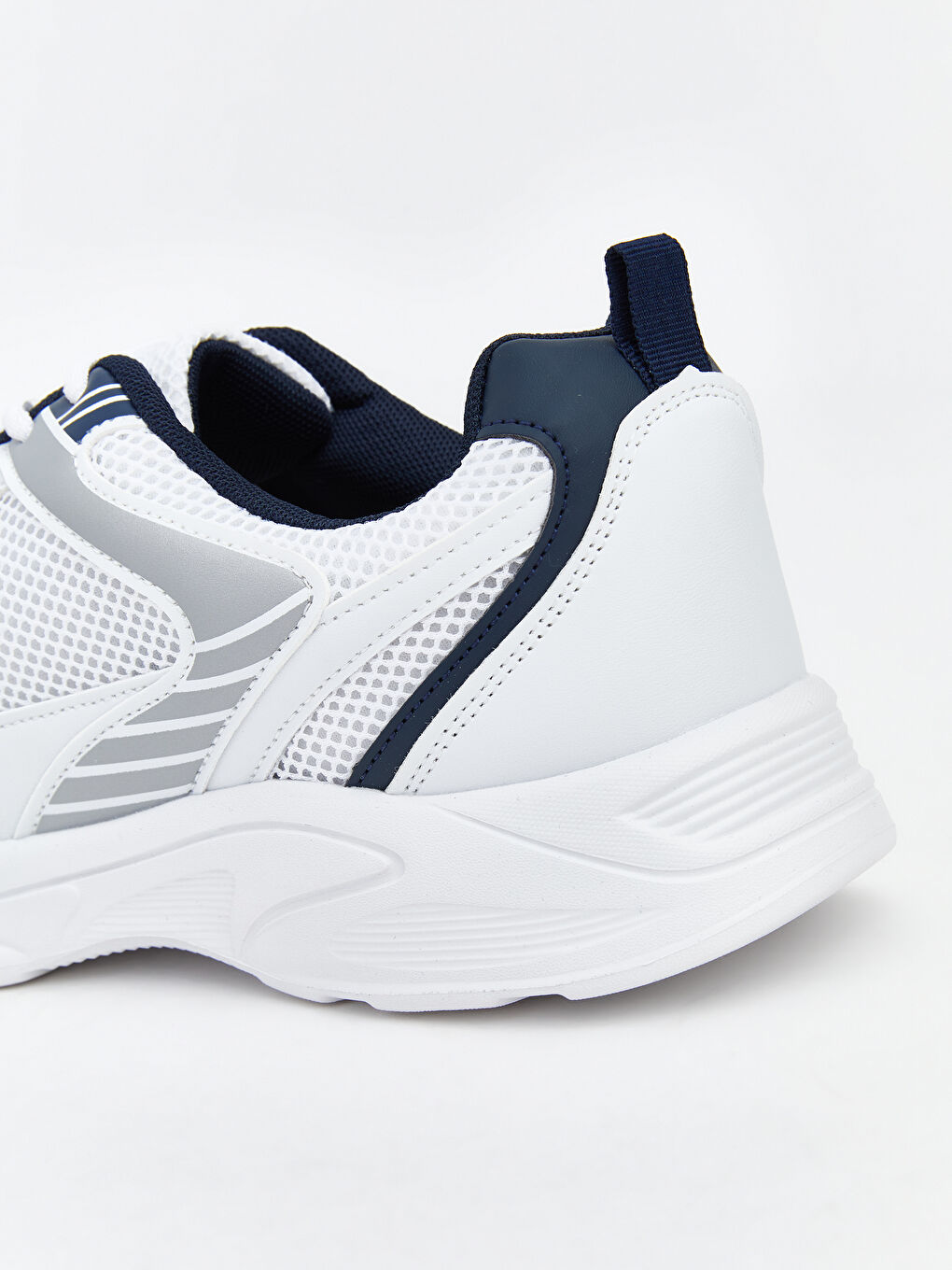 Muške patike na pertlanje sa mrežastim detaljima-4