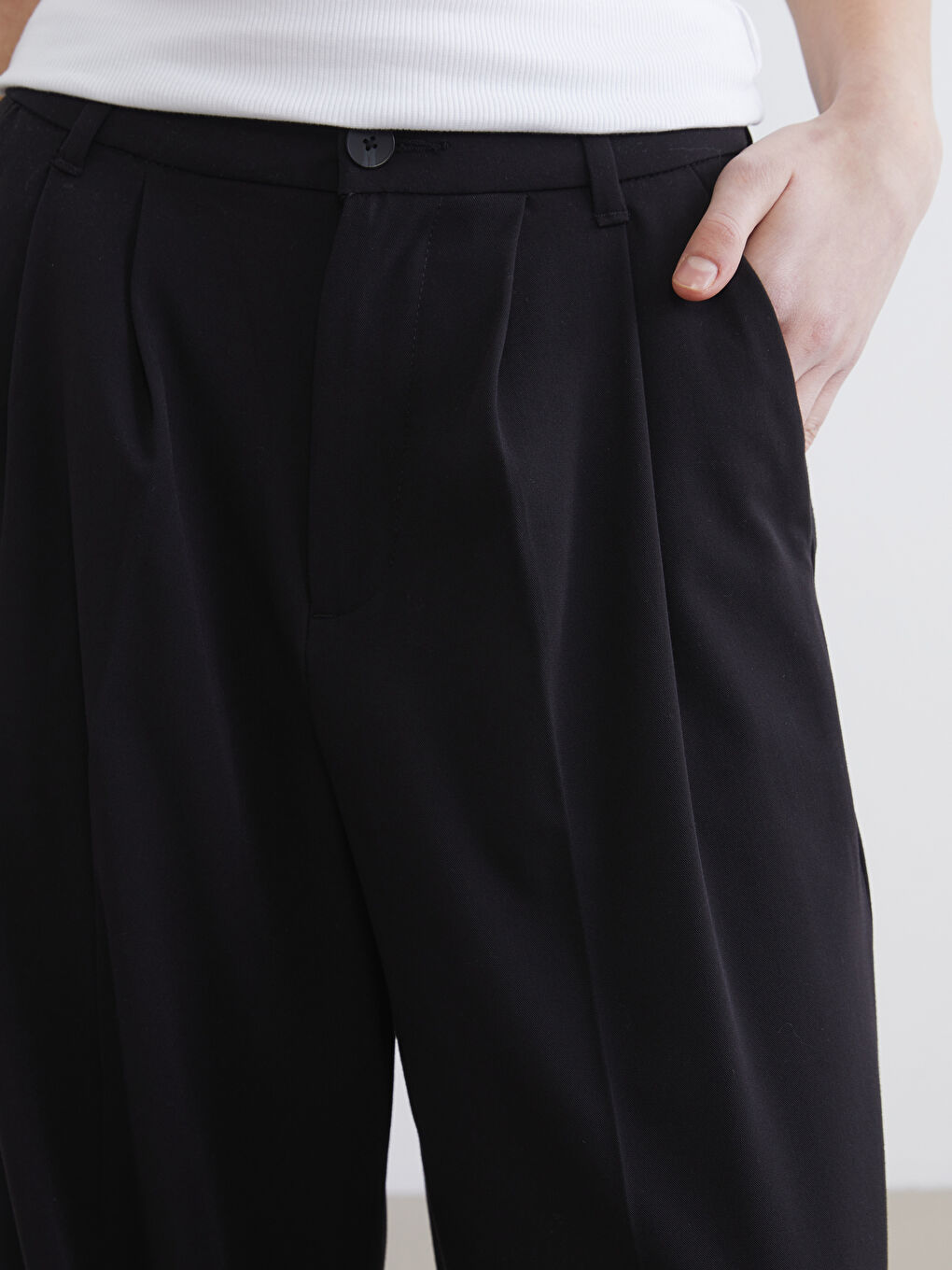 Loose Fit Wide Leg Pleated Women's Fabric Trousers-2