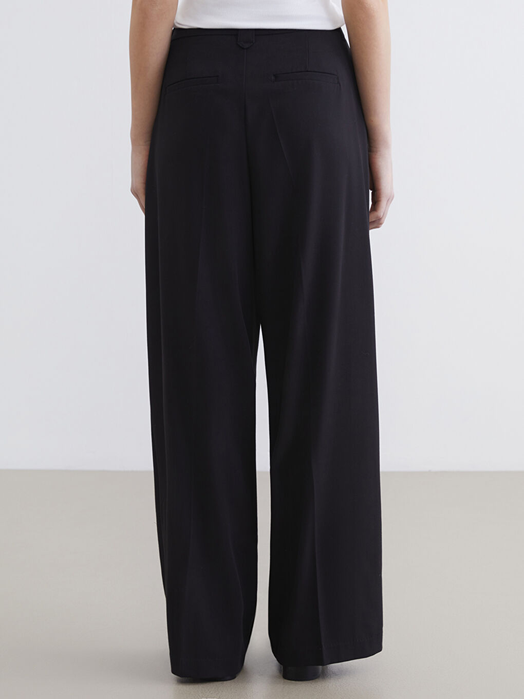 Loose Fit Wide Leg Pleated Women's Fabric Trousers-3