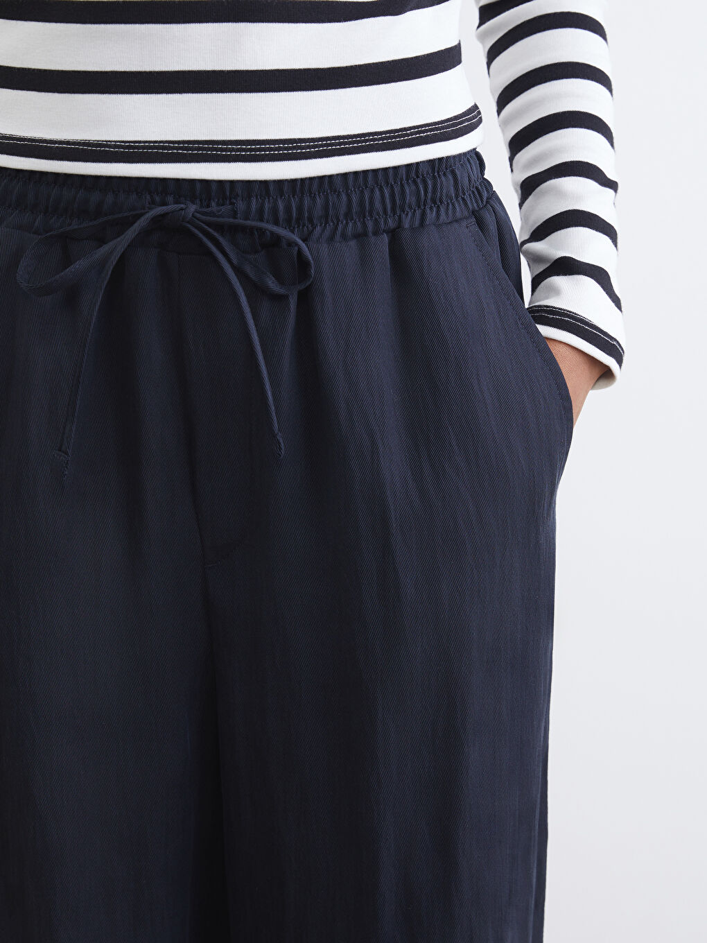 Pantaloni texturati pentru femei cu bandă elastică în talie-2