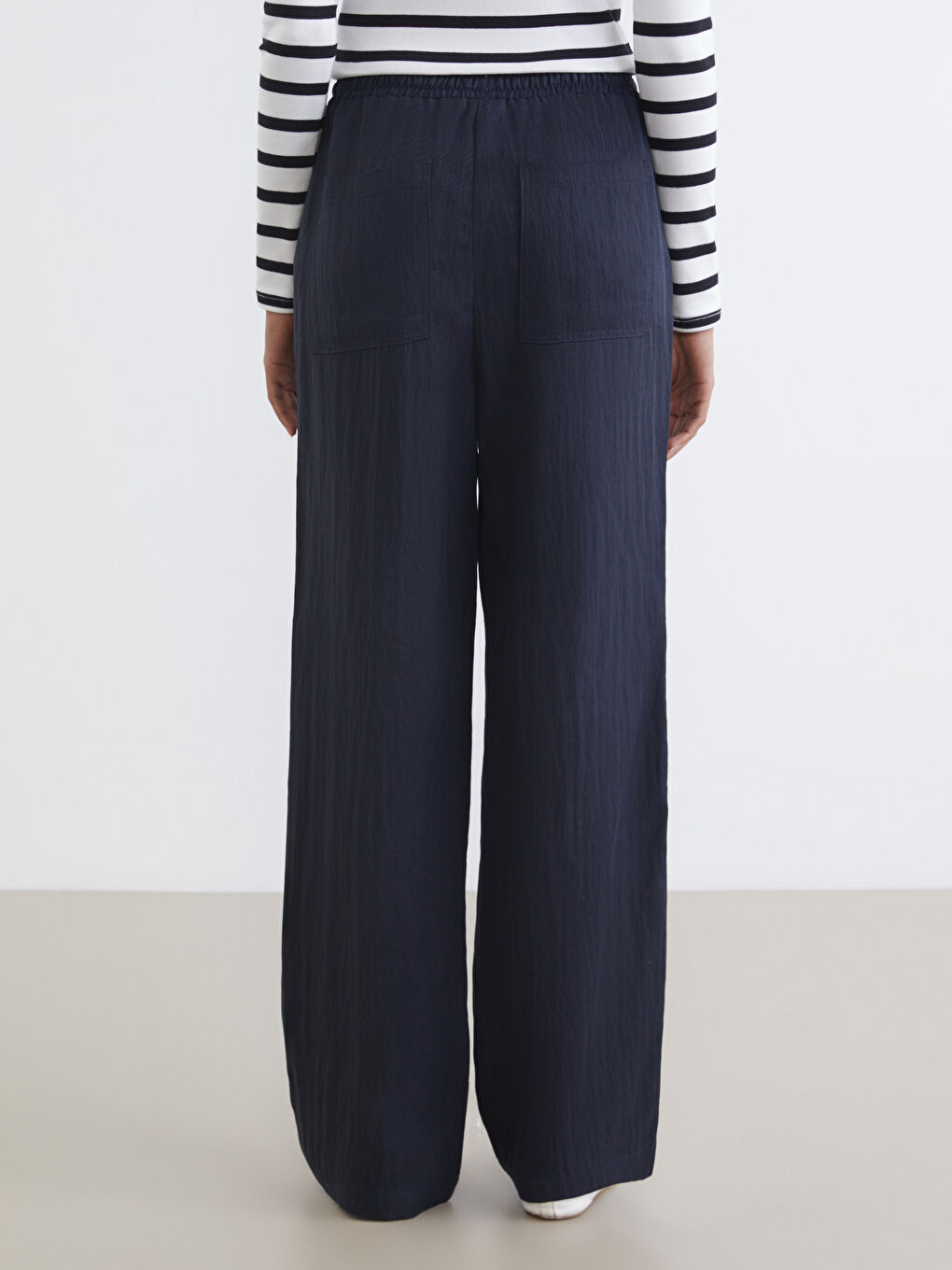 Pantaloni texturati pentru femei cu bandă elastică în talie-3