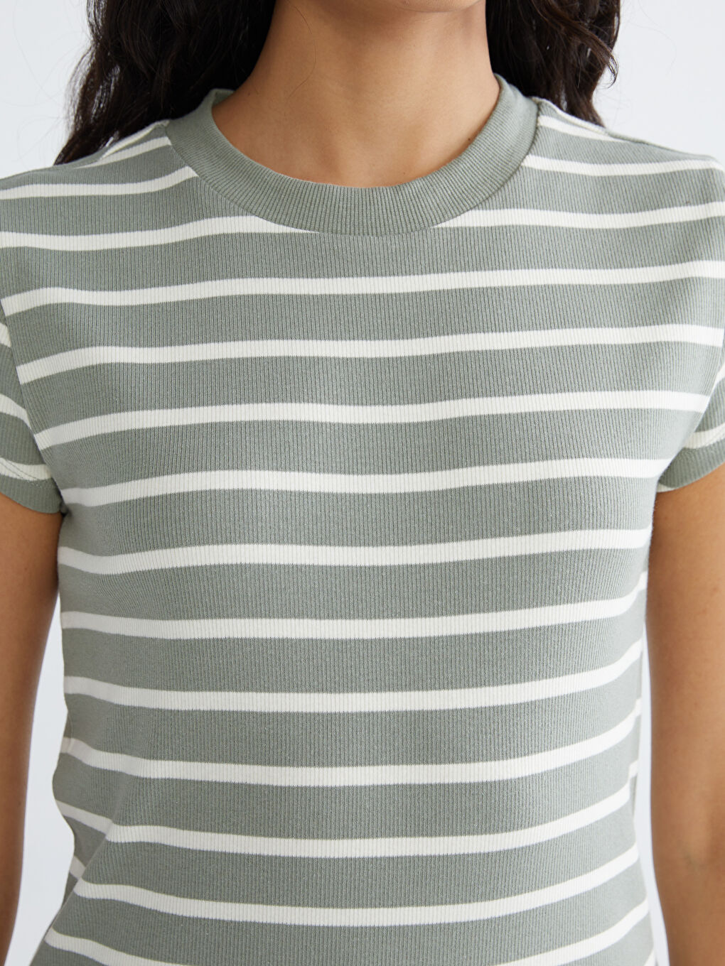 Женская футболка в полоску с круглым вырезом-2