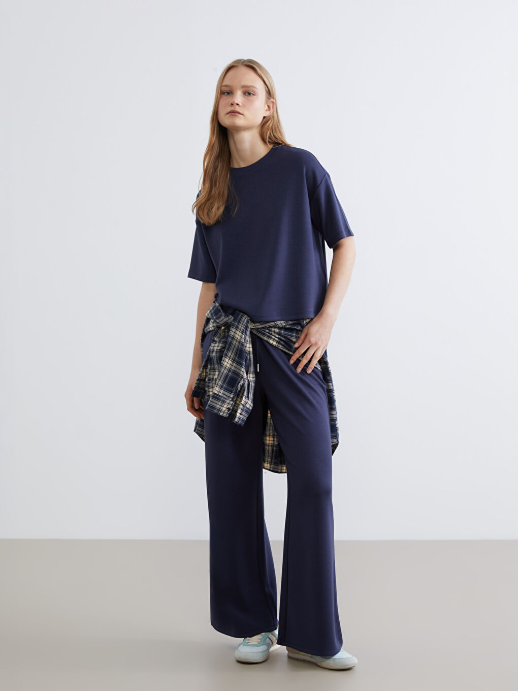 Жұмсақ жанасымды оверсайз футболка.-1