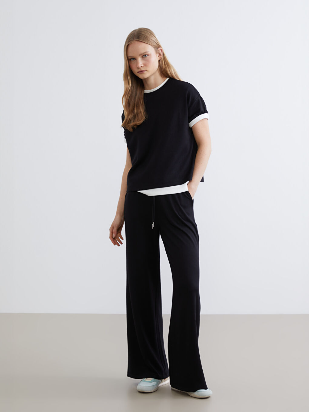 Жұмсақ жанасымды оверсайз футболка.-1