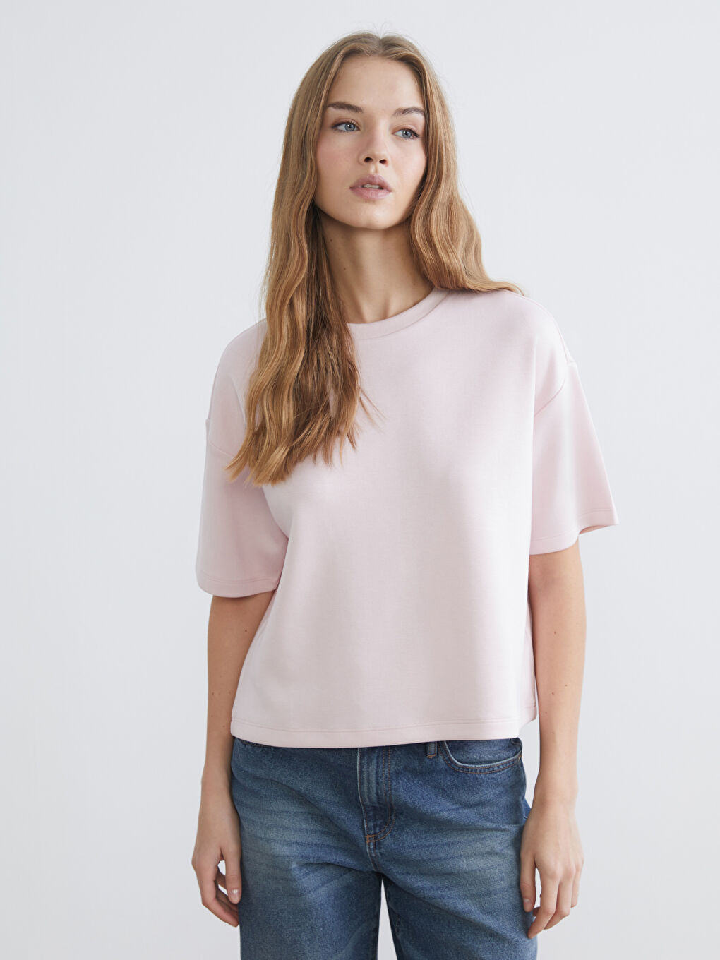 Жұмсақ текстуралы оверсайз футболка.