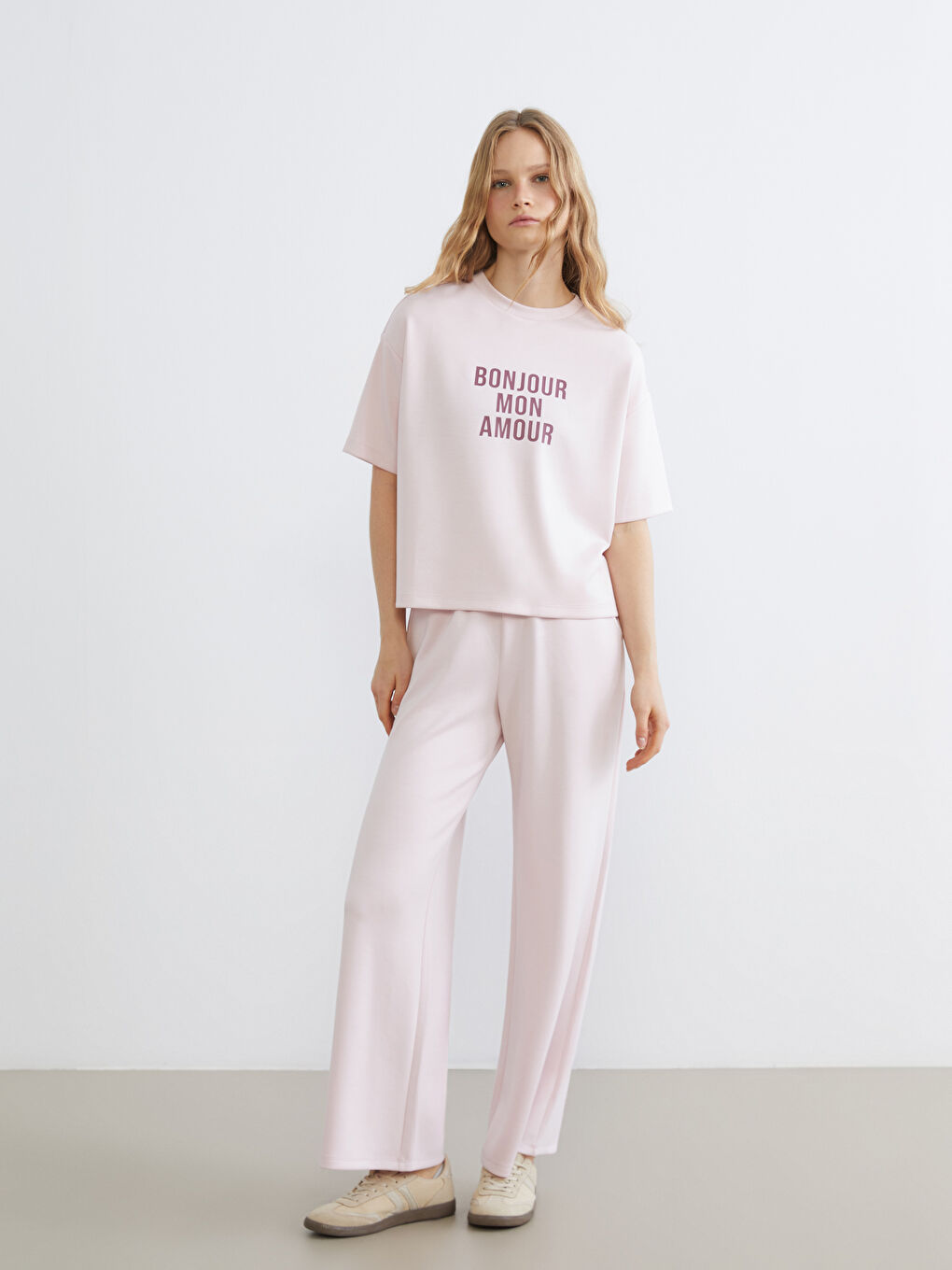 Women's crew neck oversized soft touch t-shirt.-1