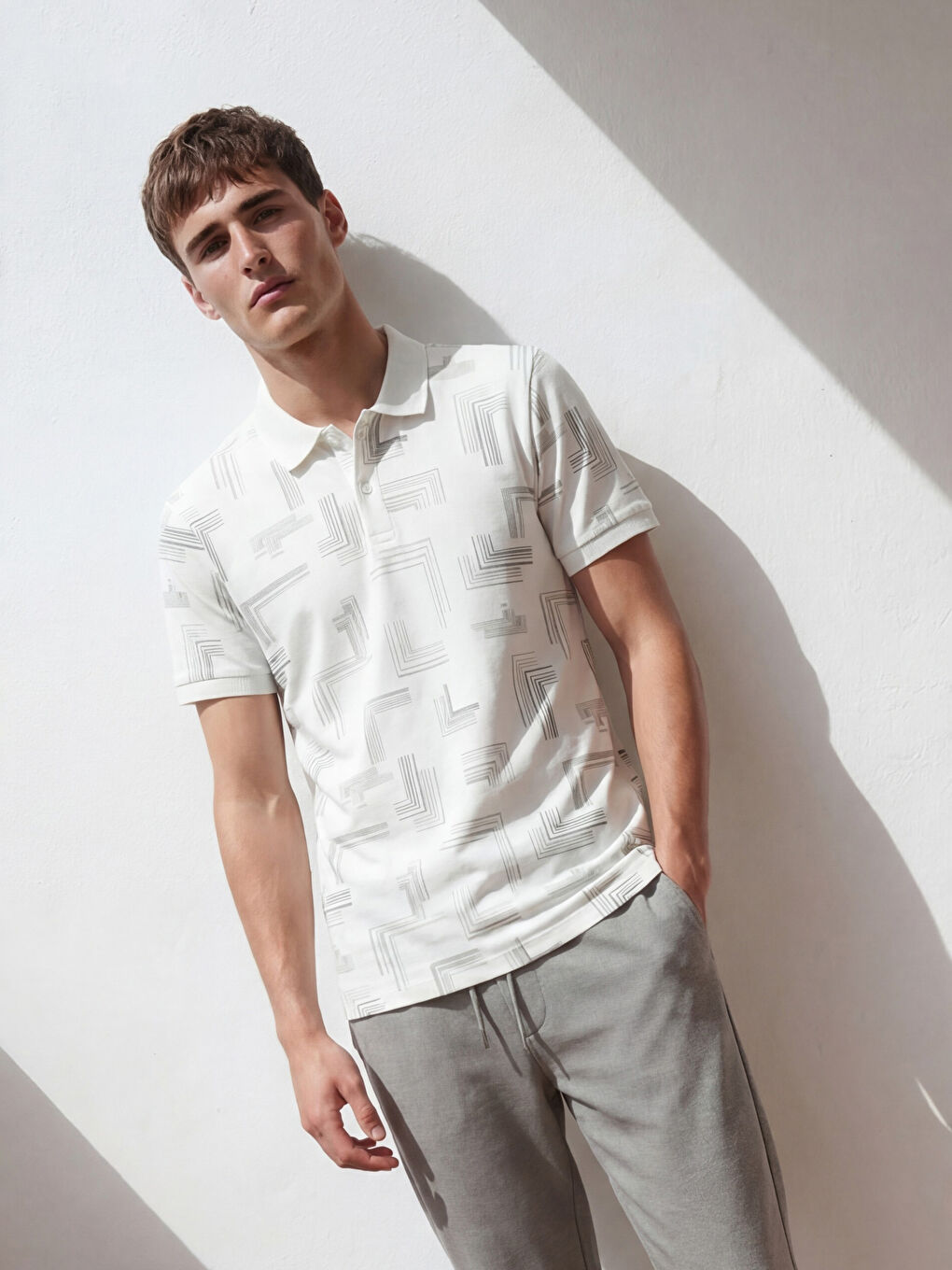 Beyaz Polo Yaka Desenli Erkek Tişört