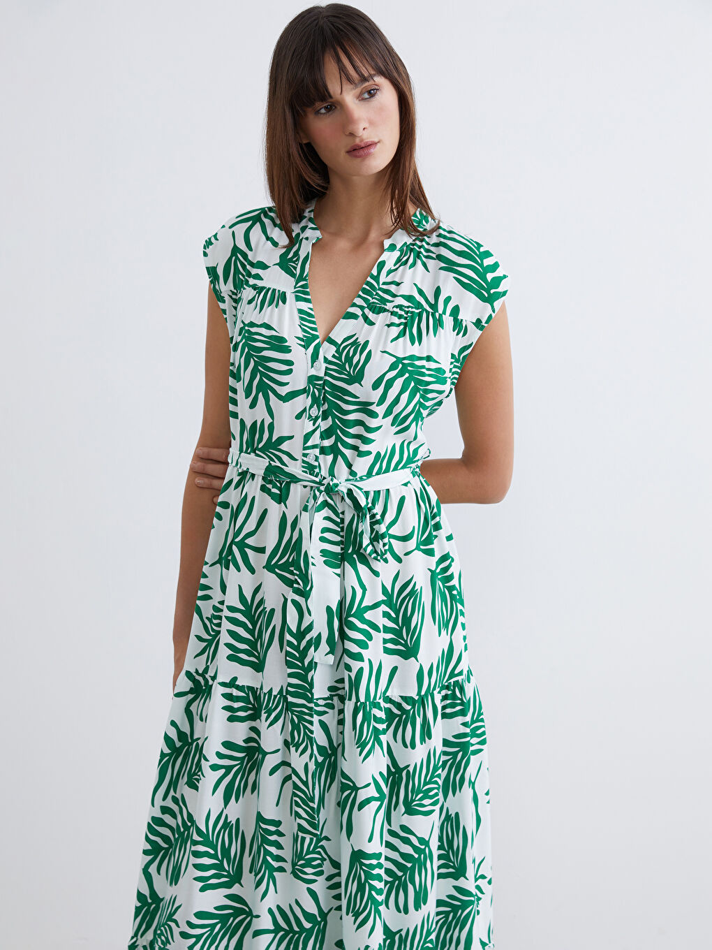 Yeşil Kaçık Yaka Desenli Beli Kuşaklı Elbise-1