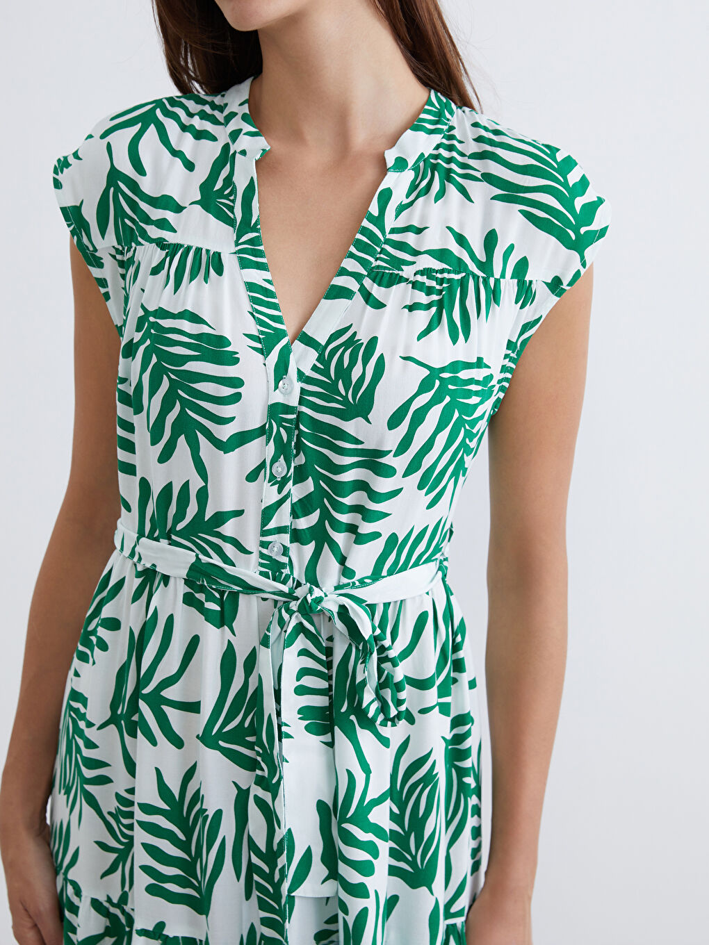 Yeşil Kaçık Yaka Desenli Beli Kuşaklı Elbise-2