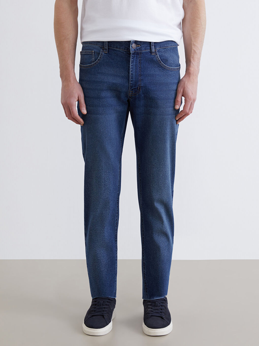 მამაკაცები მუქი ლურჯი ჯინსი-1