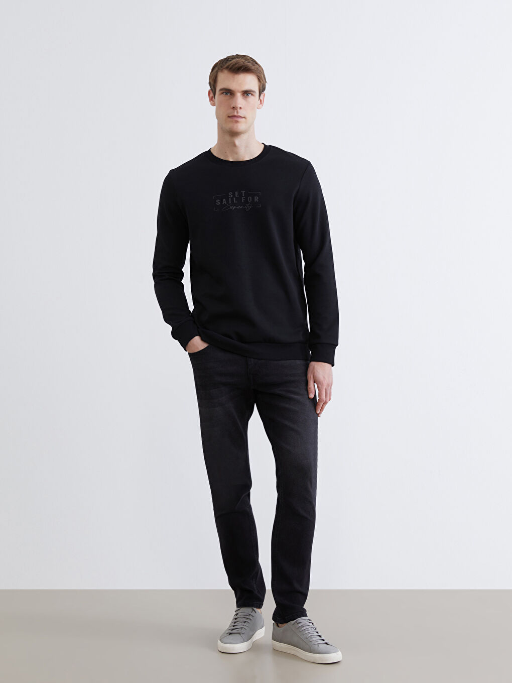 მამაკაცები შავი ჯინსი