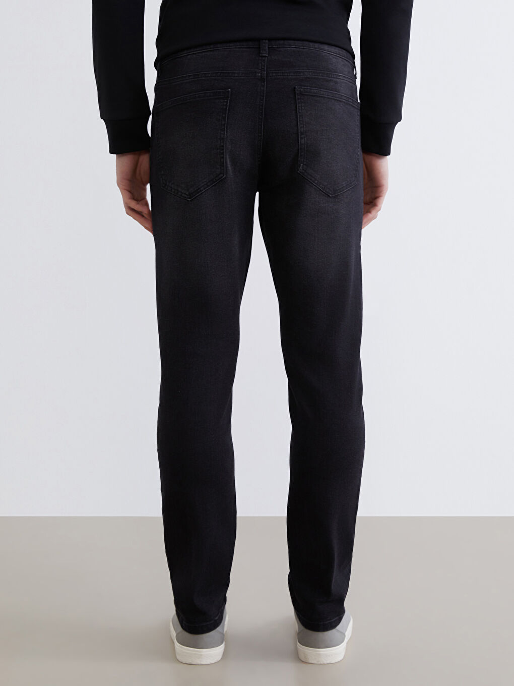 მამაკაცები შავი ჯინსი-3