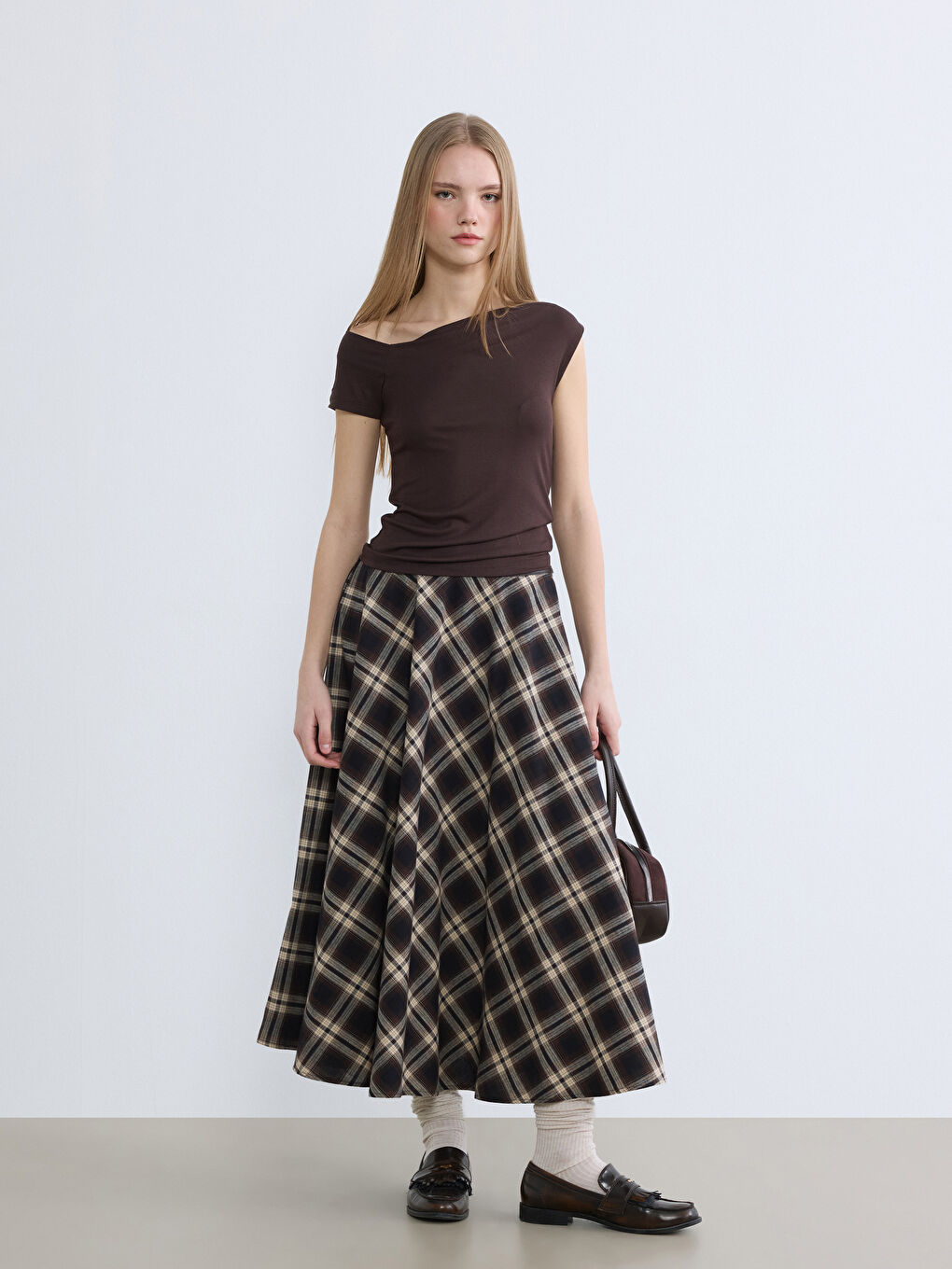 بلوزة بفتحة رقبة واسعة-1