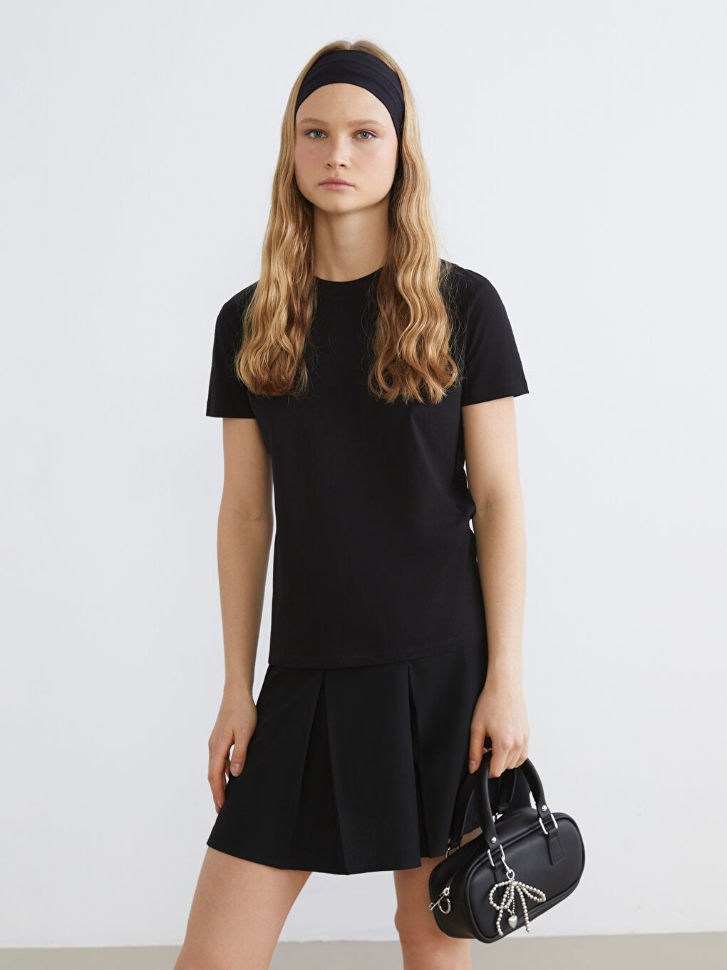 Женская футболка с круглым вырезом