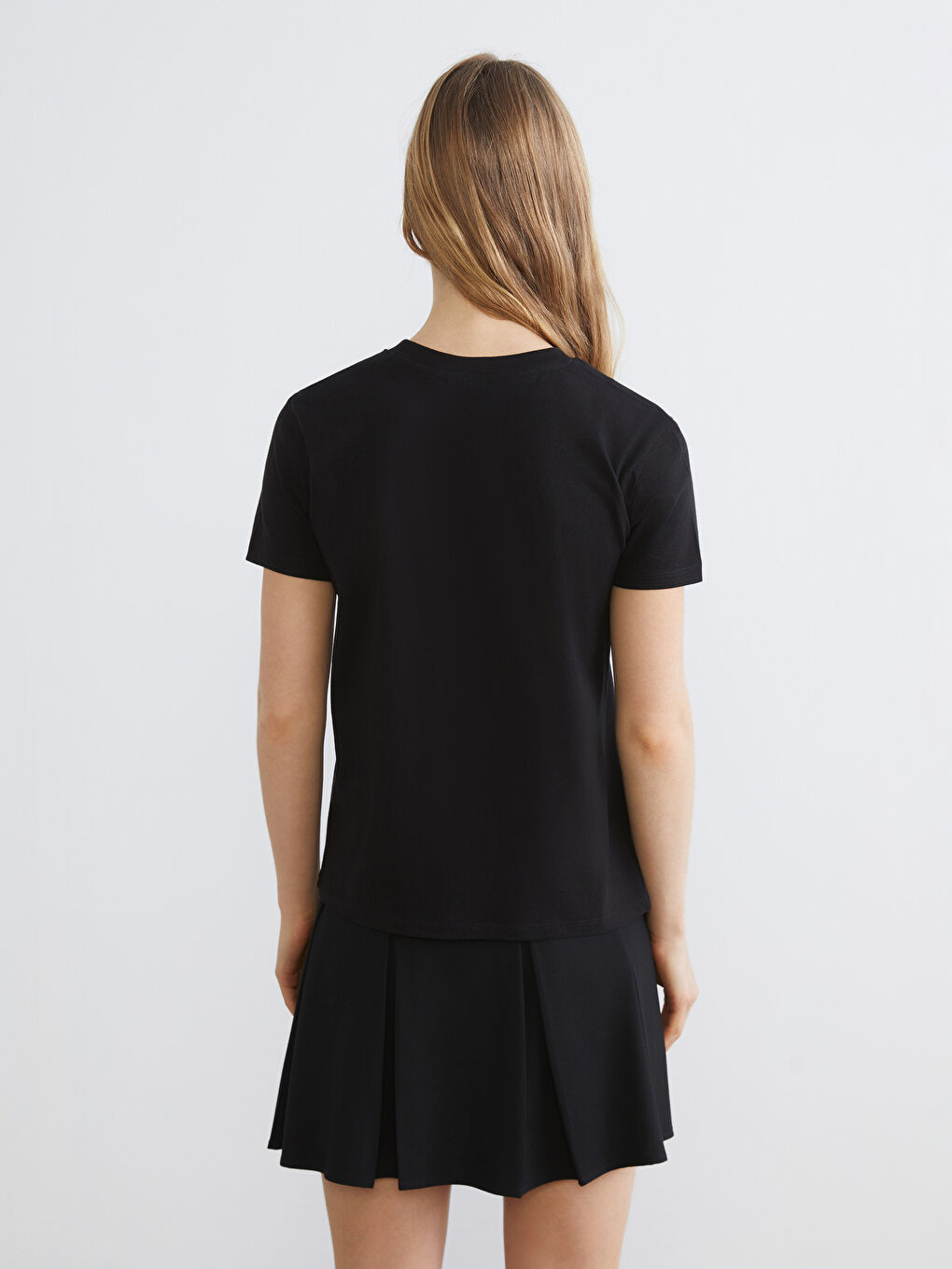 Женская футболка с круглым вырезом-3