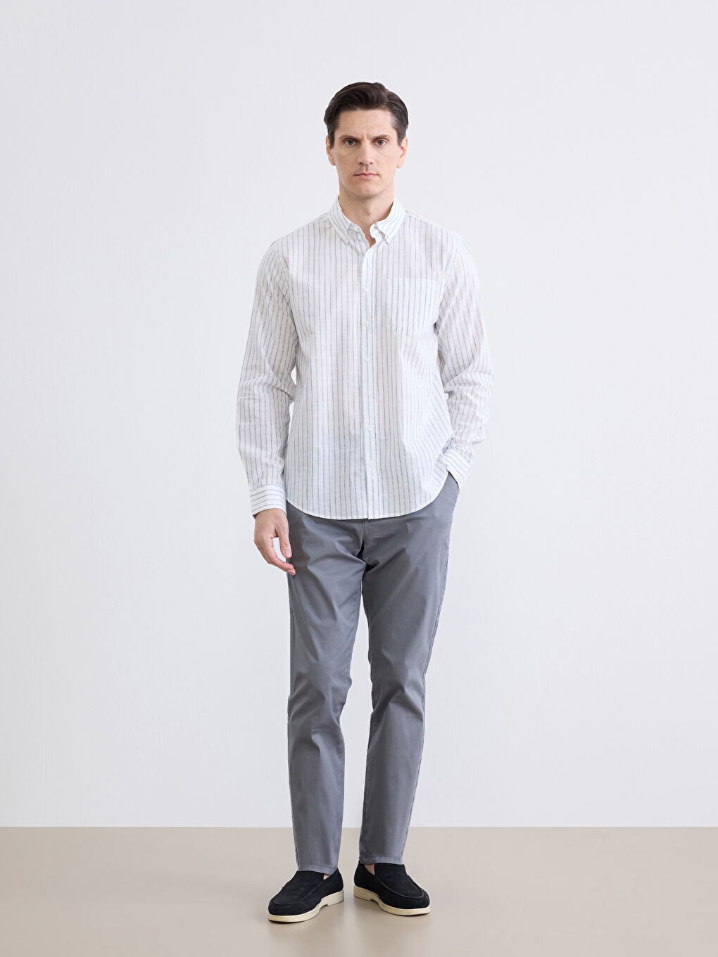 قميص بوبلين مُخَطَّط بقصة عادية للرجال-1