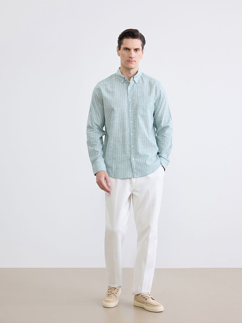 قميص بوبلين مخطط للرجال بقصة عادية-1