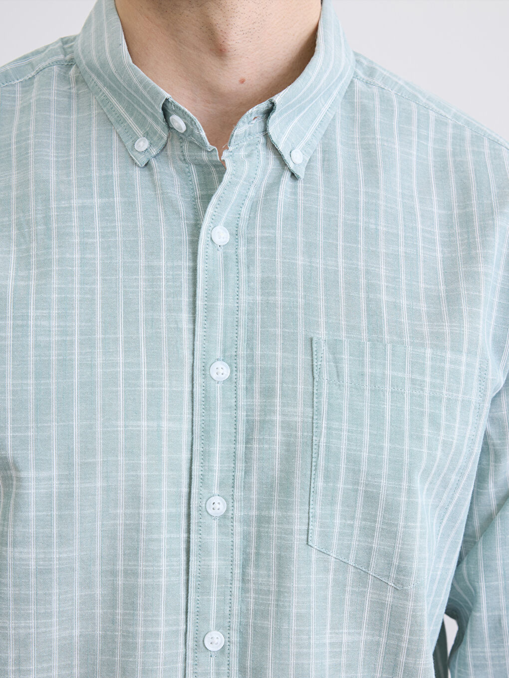 قميص بوبلين مخطط للرجال بقصة عادية-2