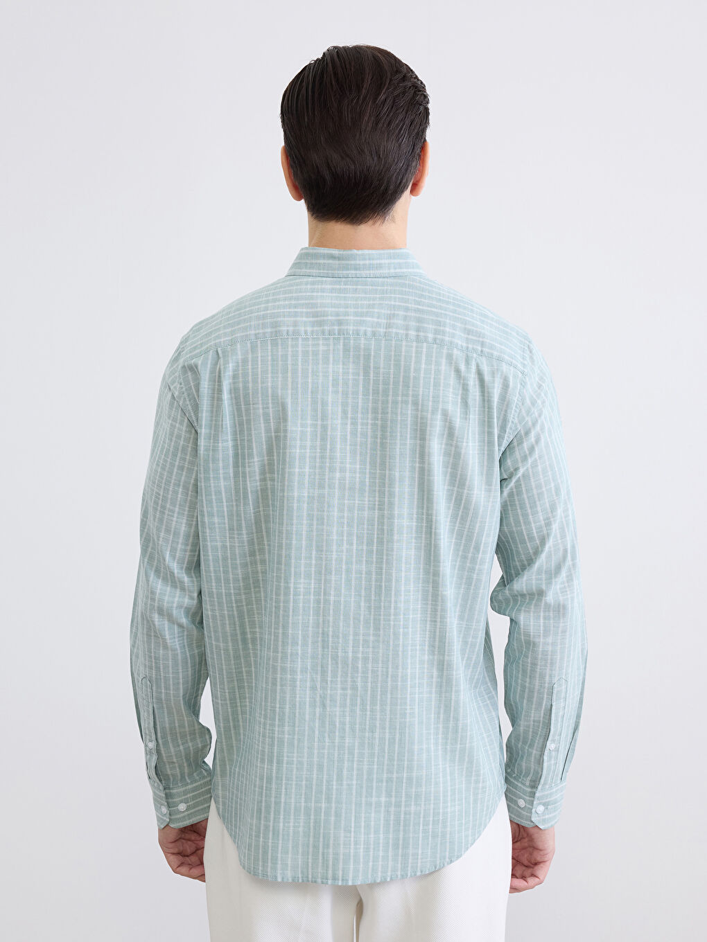 قميص بوبلين مخطط للرجال بقصة عادية-3