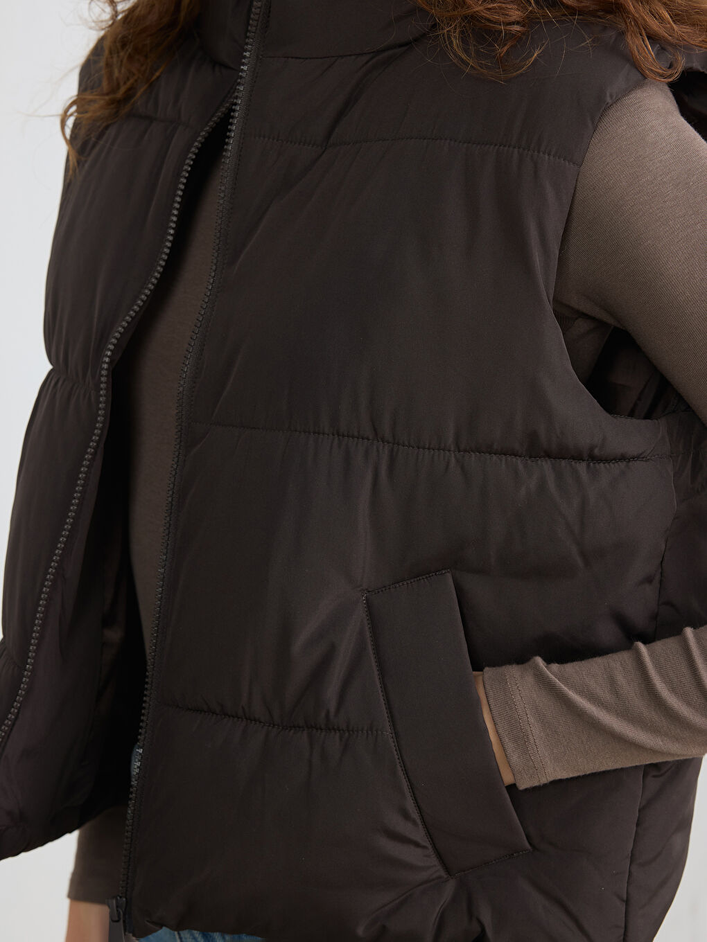 Kahverengi Dik Yaka Kadın Şişme Yelek-2