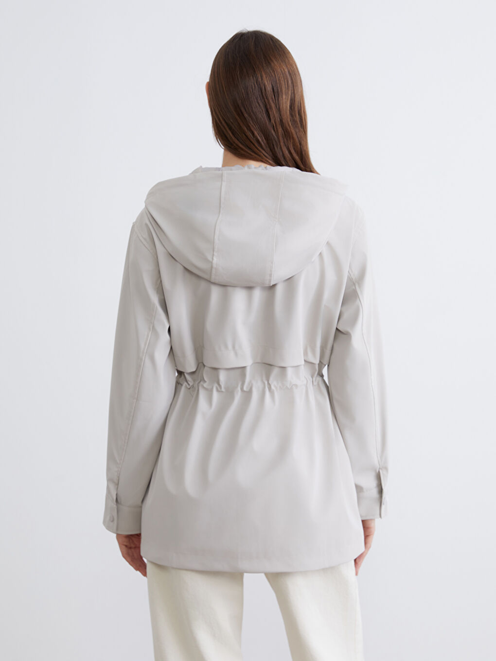 Bej Kapüşonlu Kadın Deri Görünümlü Yağmurluk-4