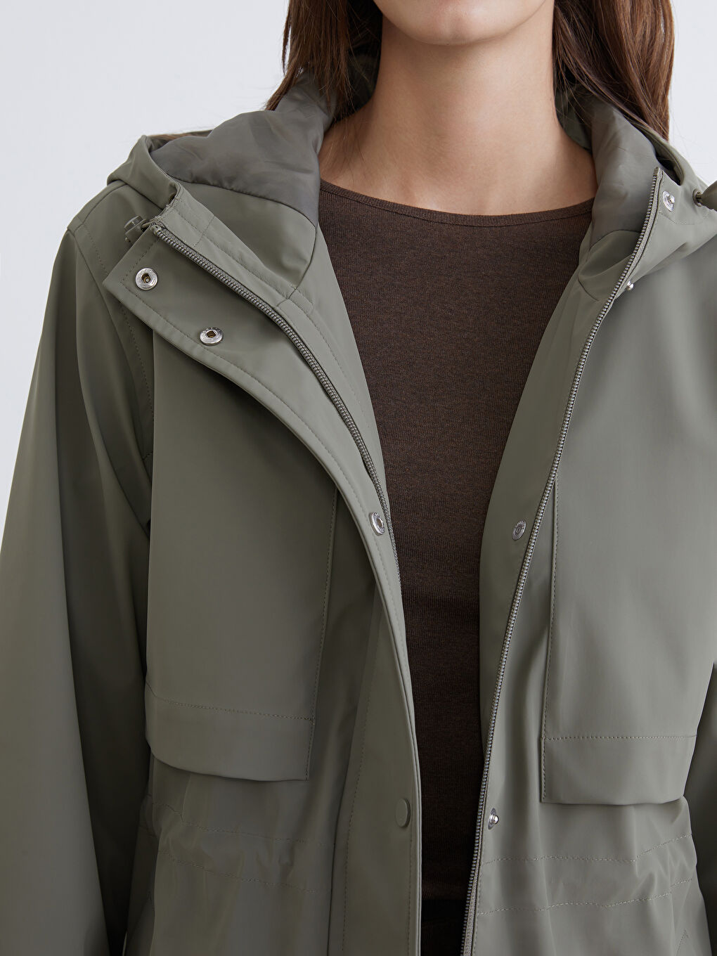 Yeşil Kapüşonlu Kadın Deri Görünümlü Yağmurluk-2