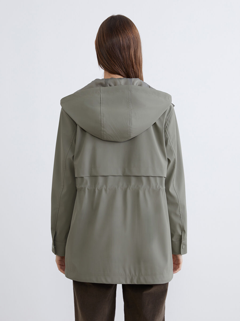 Yeşil Kapüşonlu Kadın Deri Görünümlü Yağmurluk-4