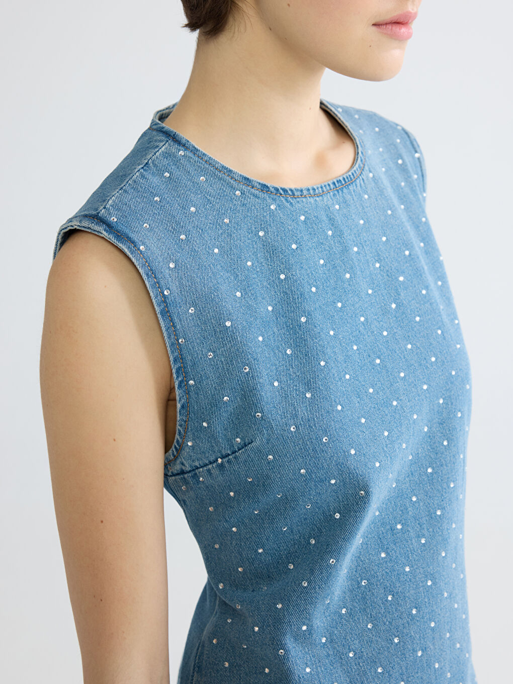 Rochie Mini din Denim cu Guler Rotund și Încrustată cu Ștrasuri-2