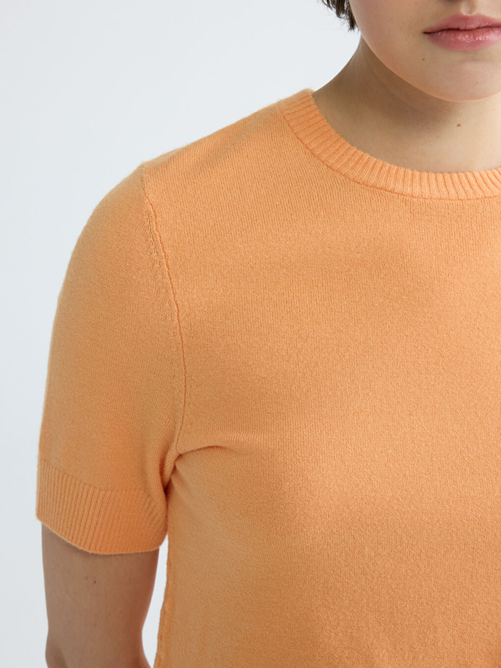 ქალთა მრგვალი ყელიანი ნაქსოვი სვიტერი-2