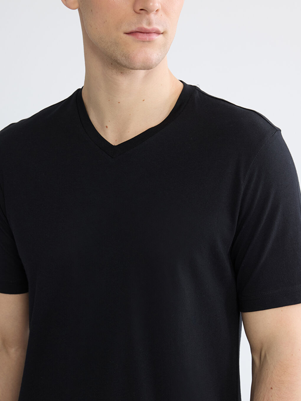 Siyah V Yaka Penye Erkek Tişört-2