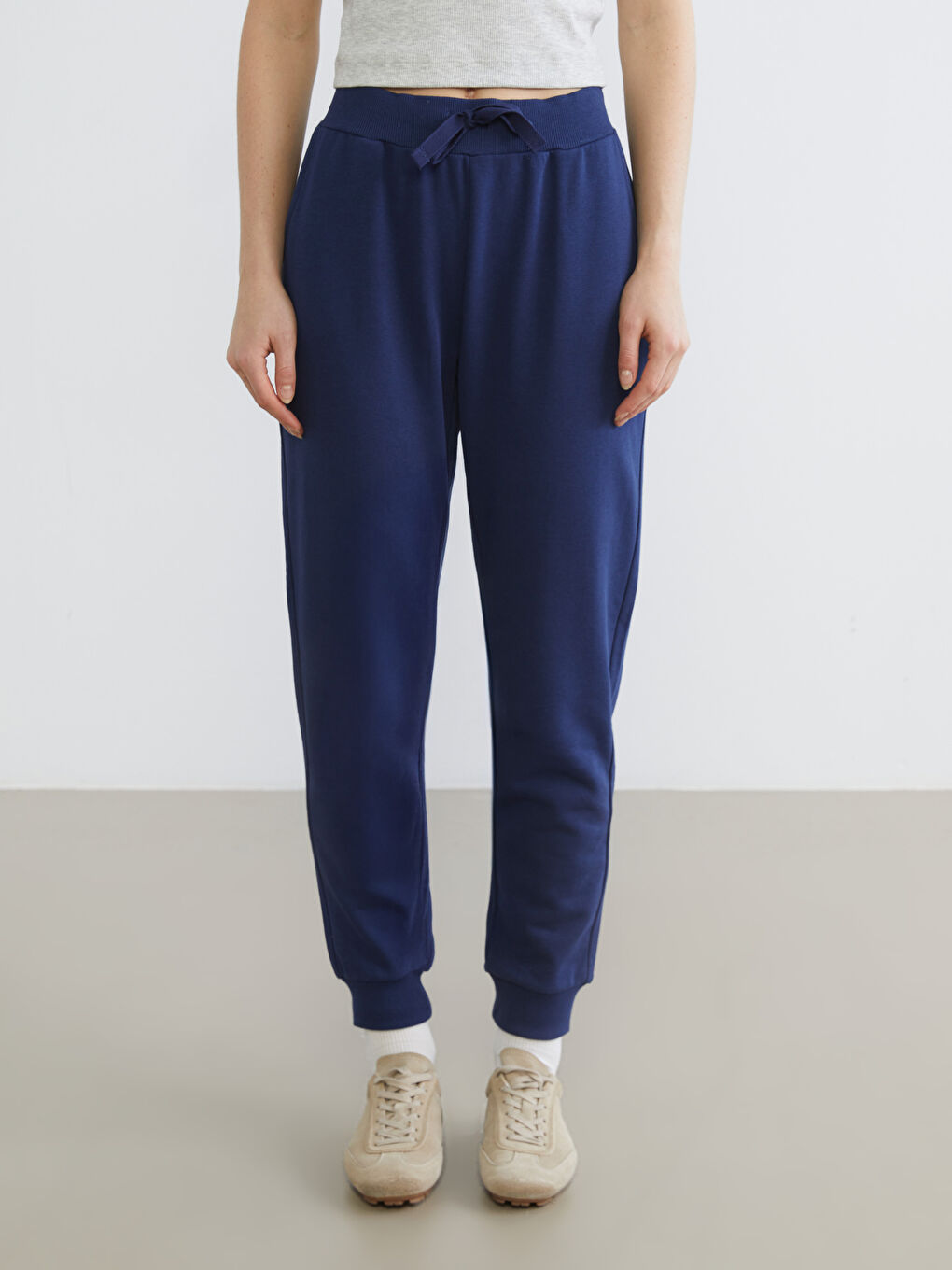 Дамски джогър панталони с еластичен колан-1