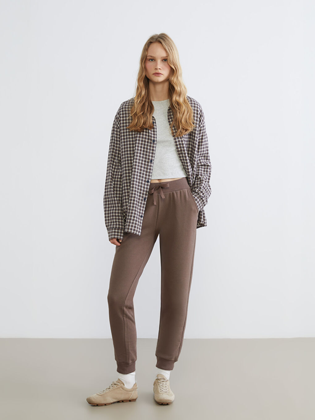 Дамски спортни панталони тип джогър с еластичен колан