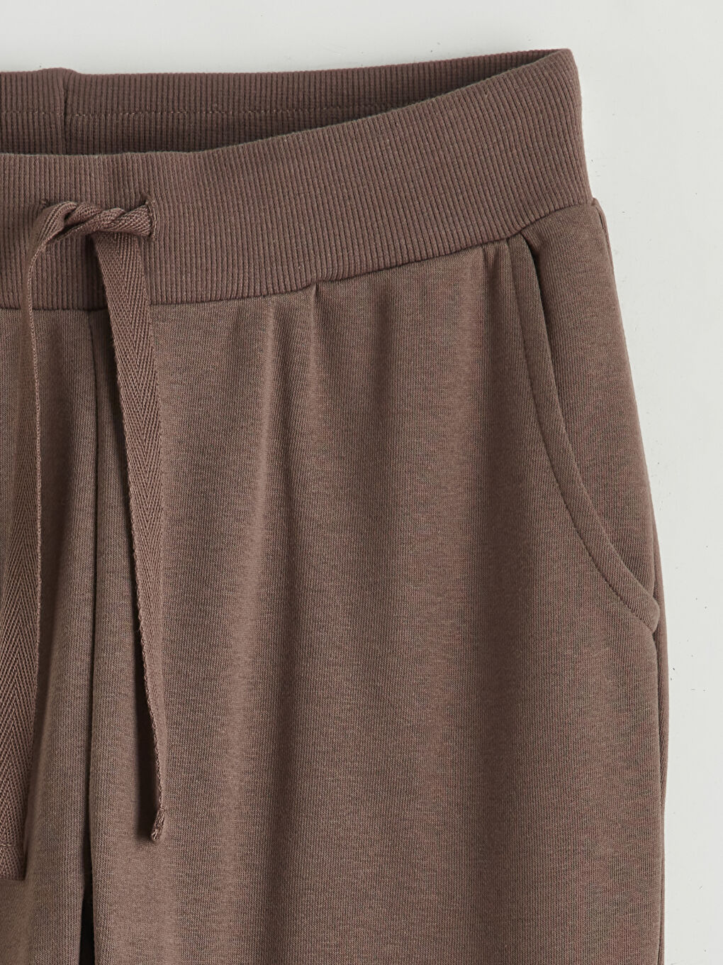 Дамски спортни панталони тип джогър с еластичен колан-5