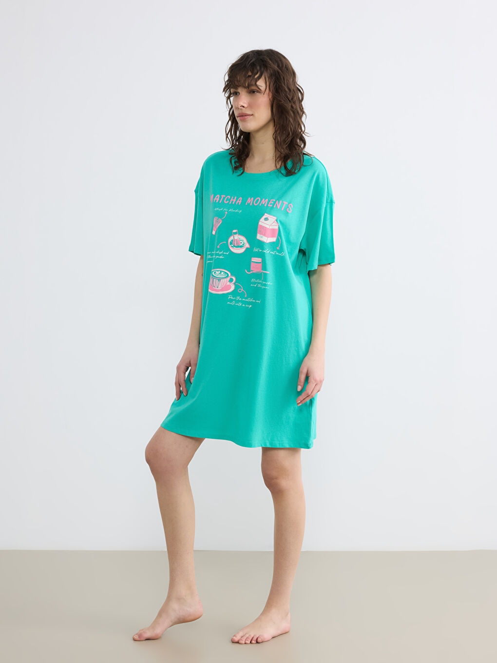 Chemise de nuit imprimée à col rond pour femme-1