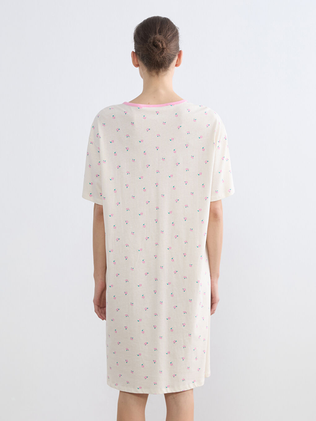 Ekru Bisiklet Yaka Çiçekli Kadın Gecelik-3