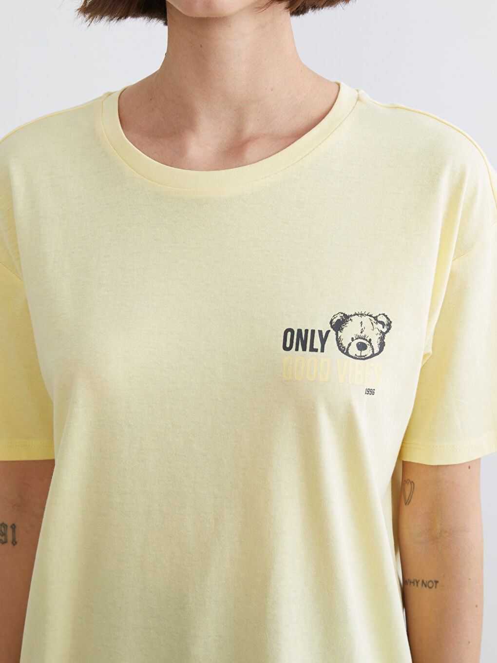 аю суреті бар дөңгелек жағалы футболка-2